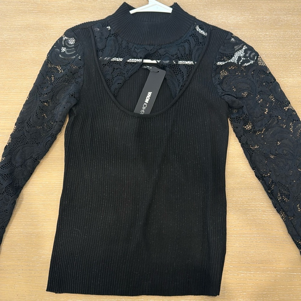 New Fashion Nova with Tags long sleeve lace shirt. Shirt has ribbed fabric